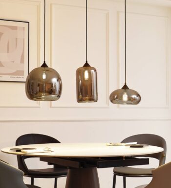 Závesné svietidlo Lindby Arloris s 3 tienidlami z dymového skla