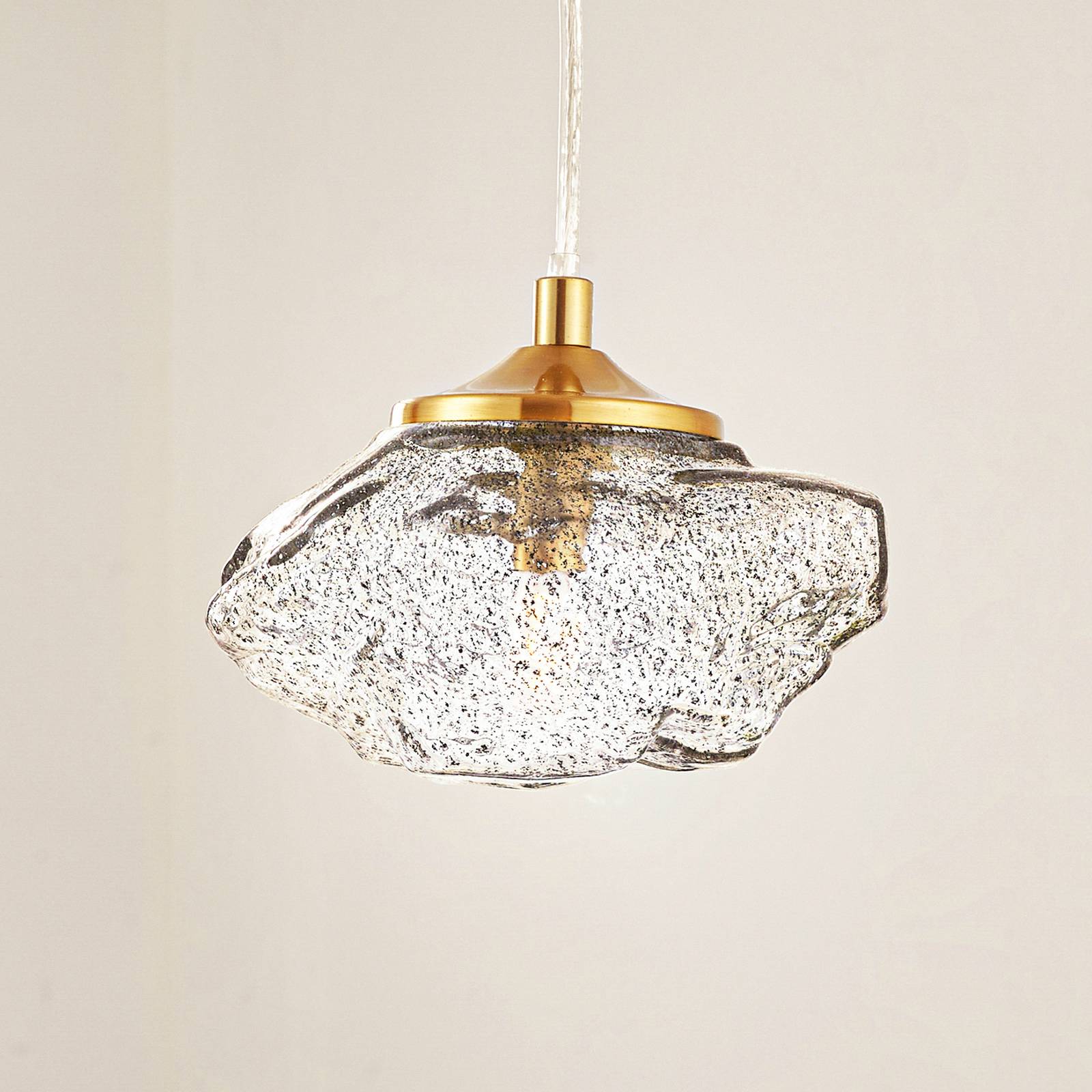 Závesné svietidlo Lindby Piatra, dym/mosadz, sklo, Ø 16 cm, G9 Závesné svietidlo Lindby Piatra, dym/mosadz, sklo, Ø 16 cm, G9