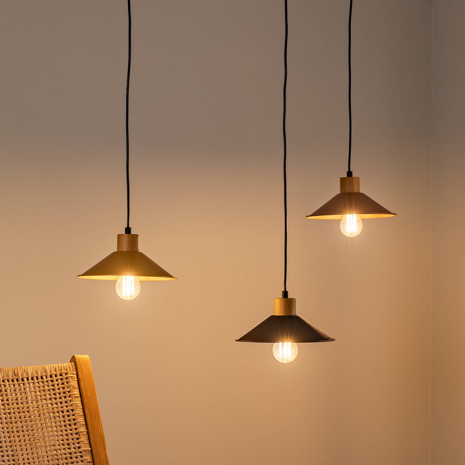 Závesné svietidlo Manavgat N-554 3-svetelné zlaté/čierne/medené Závesné svietidlo Manavgat N-554 3-svetelné zlaté/čierne/medené