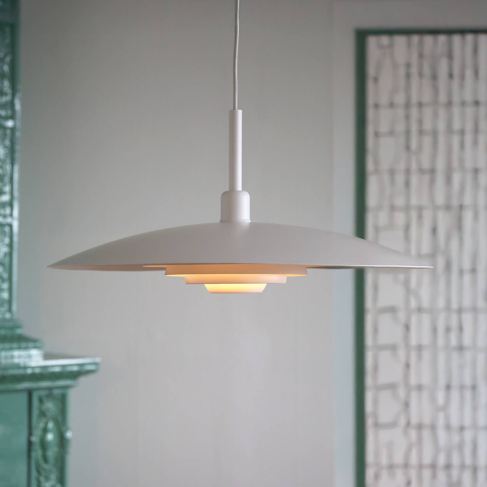 Závesné svietidlo Markslöjd Piny, biele, Ø 57 cm, kov, E27 Závesné svietidlo Markslöjd Piny, biele, Ø 57 cm, kov, E27