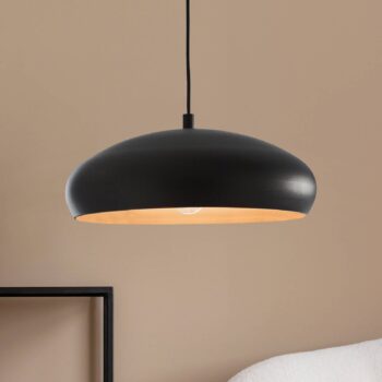 Závesné svietidlo Mogano s kovovým tienidlom, čierne