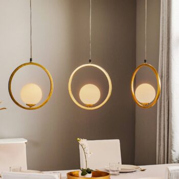 Závesné svietidlo Vienna, opálové sklo, mosadz, 3-pl